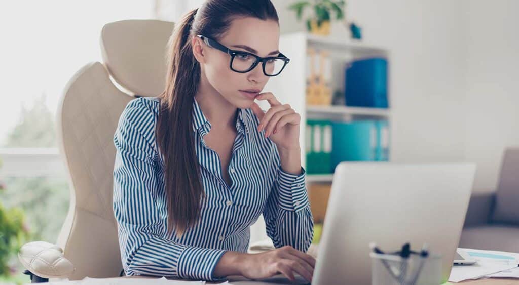 softwares jurídicos, Como Softwares Jurídicos Ajudam a Antecipar e Atender às Necessidades do Mercado