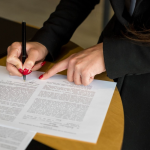 Contratos jurídicos: o que são, como fazer e regras como funciona a emancipação, Você sabe como funciona a emancipação? Entenda tudo sobre o assunto!